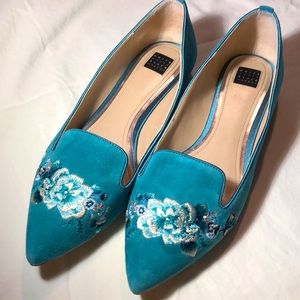 White House Black Market beautiful flats (&)